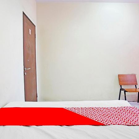 Oyo 91415 De Wijaya Hotel Sidoarjo Bagian luar foto