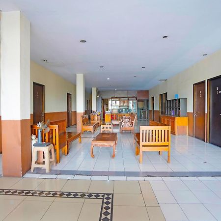 Oyo 91415 De Wijaya Hotel Sidoarjo Bagian luar foto
