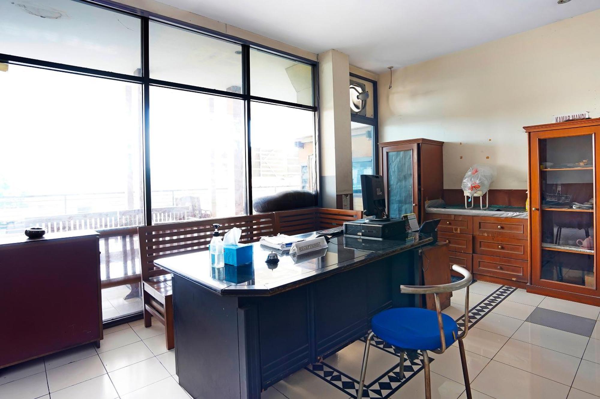 Oyo 91415 De Wijaya Hotel Sidoarjo Bagian luar foto