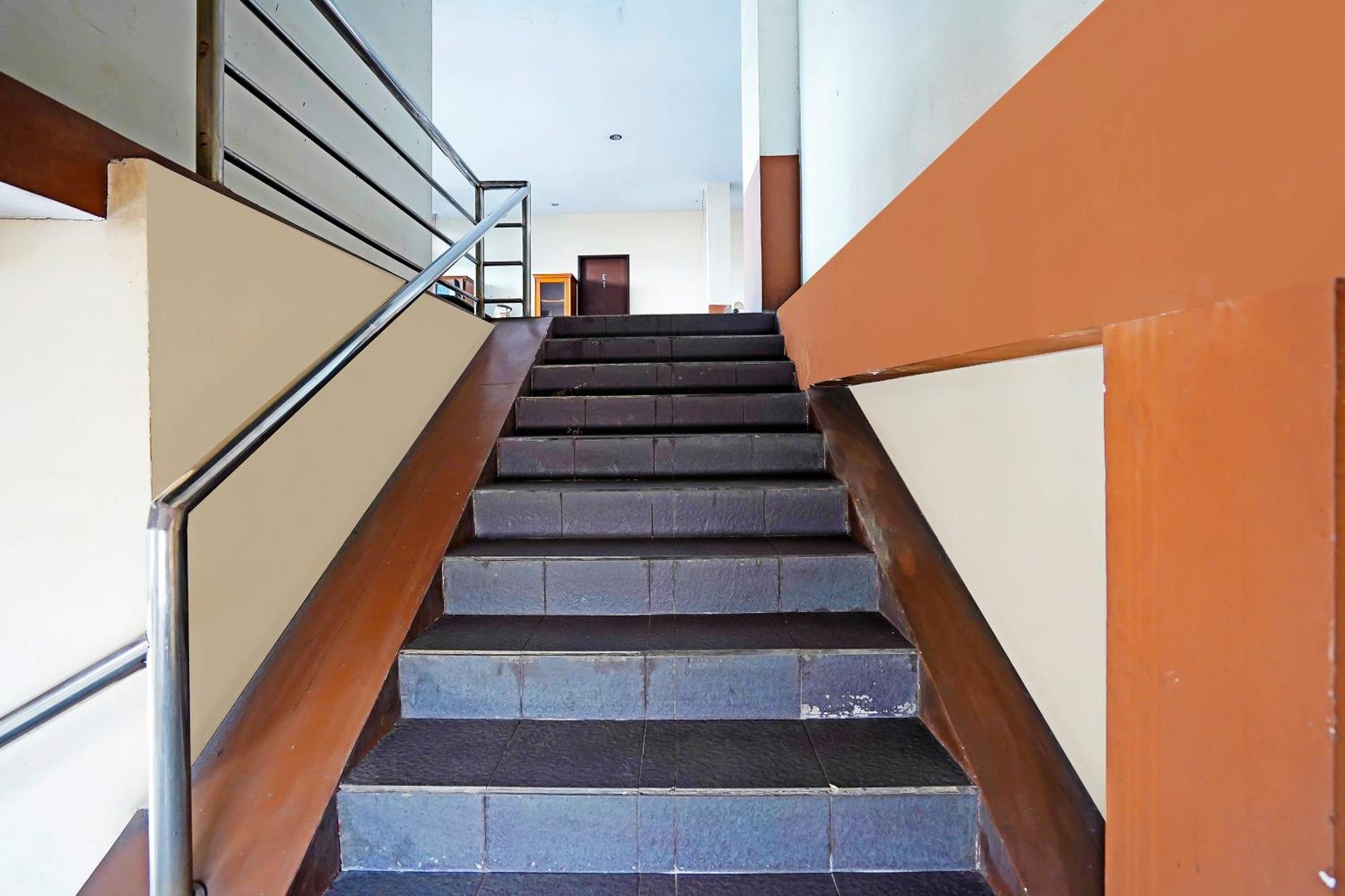 Oyo 91415 De Wijaya Hotel Sidoarjo Bagian luar foto