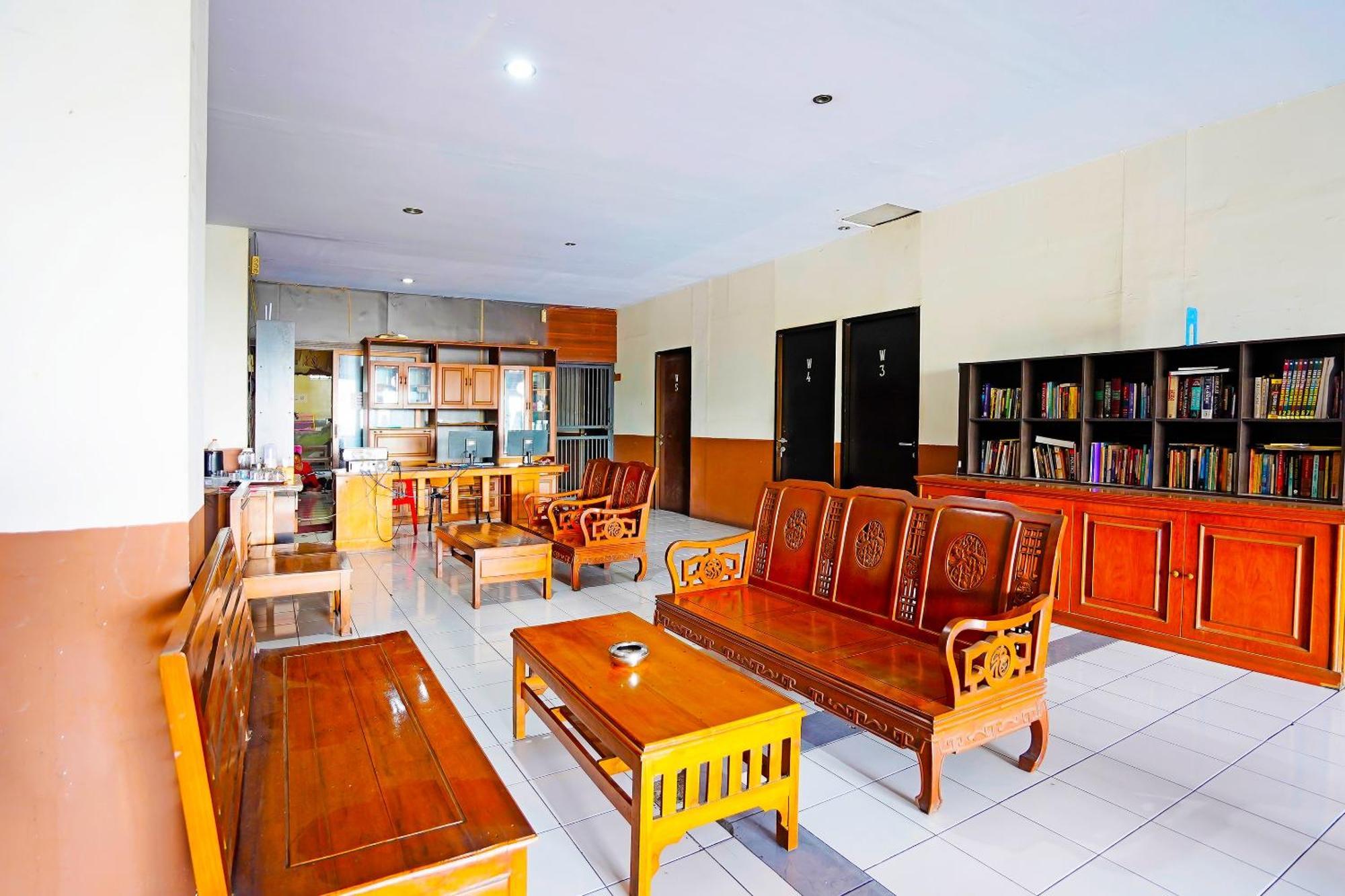 Oyo 91415 De Wijaya Hotel Sidoarjo Bagian luar foto