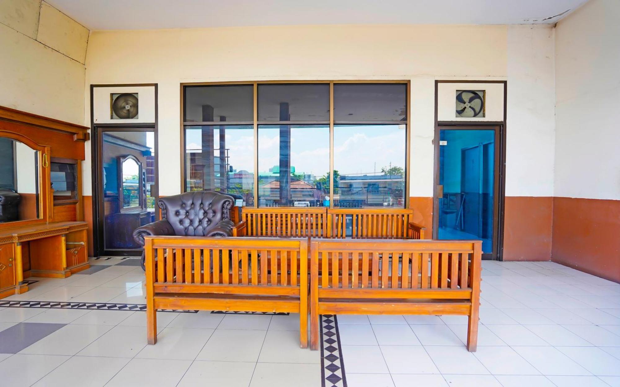 Oyo 91415 De Wijaya Hotel Sidoarjo Bagian luar foto